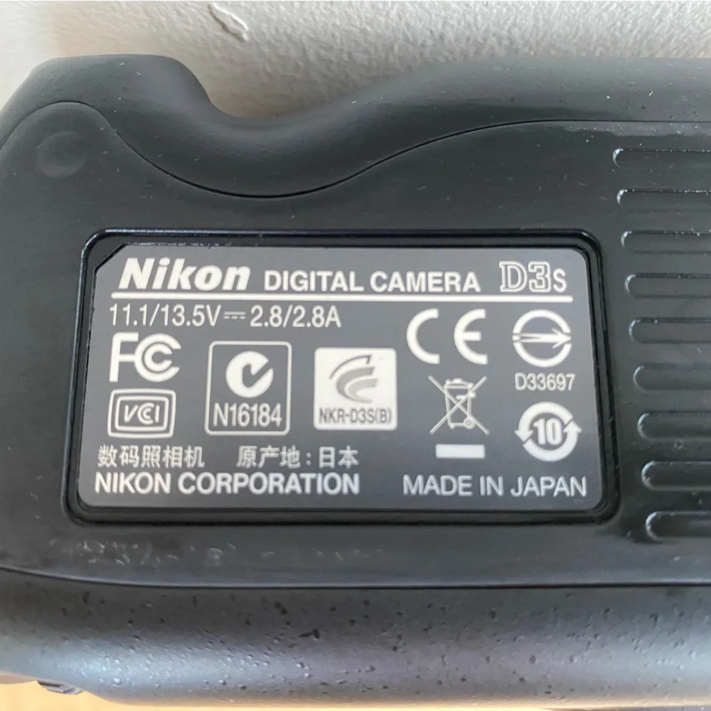 Nikon D3s Digital SLR Camera ( Body)